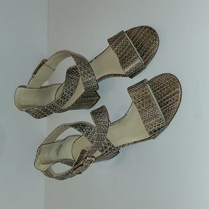 Nine West Taupe Snakeskin Print Ankle Strap Open Toe Block Heel Sandals Sz 9